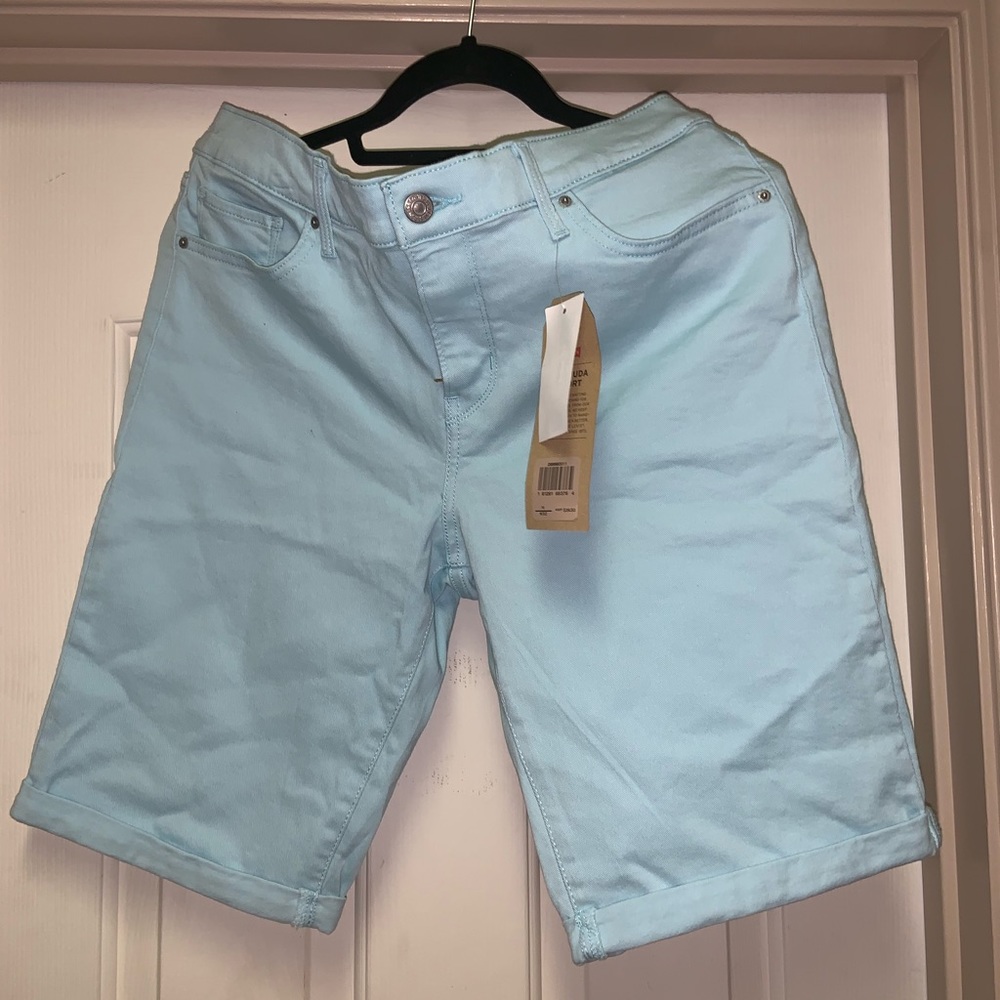 BRAND NEW LEVI SHORTS